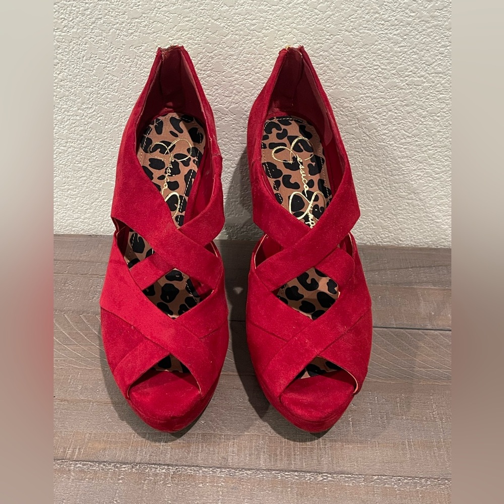 Red Jessica Simpson platform shoe size 7.5